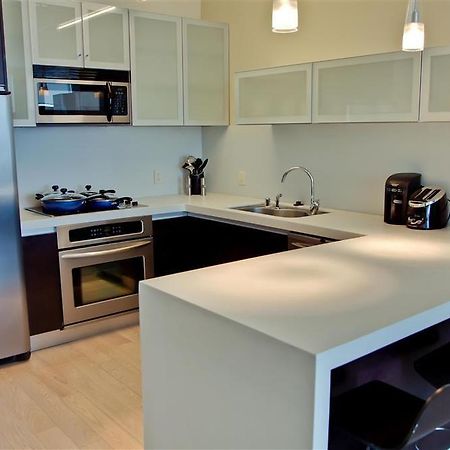 Tenten Wilshire - Official Los Angeles Room photo