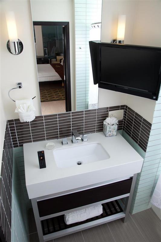 Tenten Wilshire - Official Los Angeles Room photo